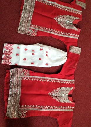 2-Piece Embroidered Kids Dress Set – Red & White (For 2-Year-Old, état: Neuf avec étiquette, taille: 24-36 mois / 92 cm, 9,00 €, 10,15 € Protection acheteurs incluse