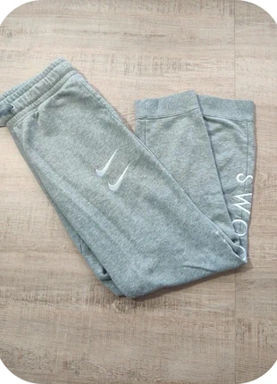 Jogging Nike gris – Double Swoosh brodé – Taille enfant L (147-158 cm), marque: Nike, état: Très bon état, taille: L, 9,00 €, 10,15 € Protection acheteurs (Pro) incluse