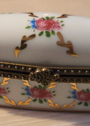 Pilulier, boite porcelaine - Joli décor floral - Collection, brand: Collection, condition: Very good, €5.00, €5.95 includes Buyer Protection