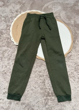 Joggingbroek maat 110/116 🟢, marque: Zeeman, état: Très bon état, taille: 6 ans / 116 cm, 1,50 €, 2,28 € Protection acheteurs incluse