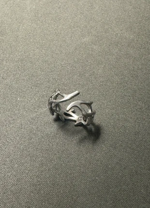 Bague y2k argentée couronne d’épines, marque: CHROME, état: Satisfaisant, taille: Ajustable, 10,00 €, 11,20 € Protection acheteurs incluse