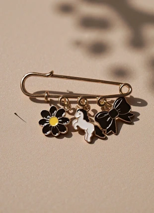 Petite broche noir et doré, marca: broche original, estado: Novo sem etiquetas, €4.00, €4.90 inclui Proteção do Comprador