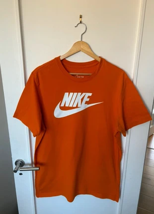 T-shirt Nike orange logo blanc – Taille L, marque: Nike, état: Très bon état, taille: L, 15,00 €, 16,45 € Protection acheteurs incluse