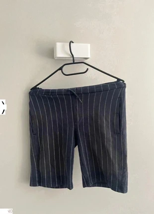 Gestreepte korte broek van SevenOneSeven, merk: SevenOneSeven, staat: Goed, maat: 11 jaar / 146 cm, € 1,00, € 1,75 inclusief Kopersbescherming