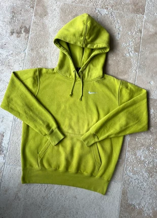 Sweat Nike brodé vert anis femme taille XS, brand: Nike, condition: Very good, size: XS / 34 / 6, €17.00, €18.55 includes Buyer Protection