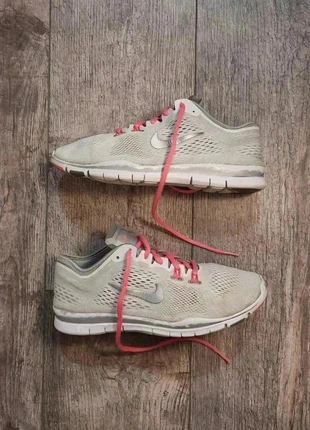 Basket Nike Free 5.0 38.5, merk: Nike, staat: Goed, maat: 38.5, € 6,00, € 7,00 inclusief Kopersbescherming