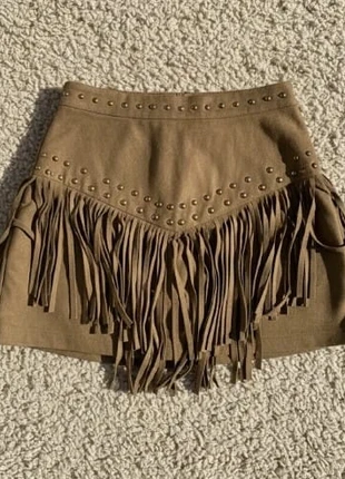 Short camel à franges et clous – style western bohème, marke: Rodeva, zustand: Sehr gut, größe: S / 36 / 8, 49,99 €, 53,19 € inklusive Vinted-Käuferschutz