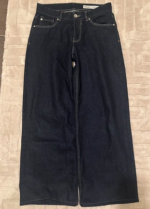 Low waisted Dark blue boyfriend Jeans, brand: Bershka, condizioni: Nuovo senza cartellino, taglia: S / IT 40 / EU 36, €25.00, €26.95 include la Protezione acquisti
