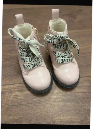 Bottines rose à lacets h&m bebe 21, marke: H&M, zustand: Sehr gut, größe: 21, 3,00 €, 3,85 € inklusive Vinted-Käuferschutz