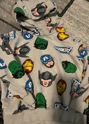 Schöner Marvel Pulli, marque: Sinsay, état: Très bon état, taille: 7 ans / 122 cm, 2,00 €, 2,80 € Protection acheteurs incluse