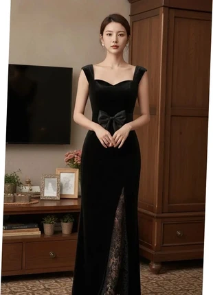 Robe longue noire en velours avec nœud & fente dentelle – soirée chic, état: Très bon état, taille: M / 38 / 10, 49,90 €, 53,10 € Protection acheteurs (Pro) incluse