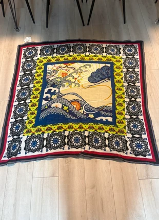Grand foulard Zara style japonais neuf avec étiquette, marque: Zara, état: Neuf avec étiquette, 15,00 €, 16,45 € Protection acheteurs incluse
