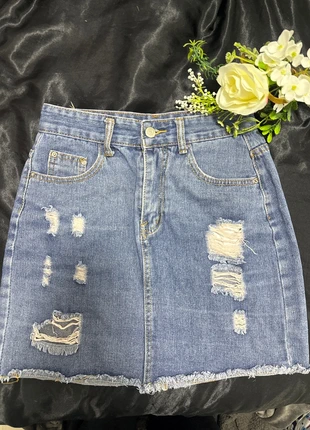 Jolie petite jupe en jeans bleue, marca: Boutique Parisienne, estado: Muito bom, tamanho: S / 36 / 8, €4.00, €4.90 inclui Proteção do Comprador