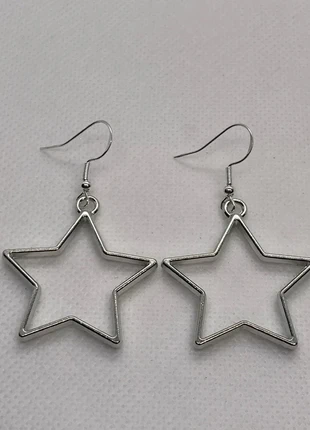 Leuke zilverkleurige ster oorbellen NIEUW, merk: bizyou, staat: Nieuw zonder prijskaartje, € 1,50, € 2,28 inclusief Kopersbescherming