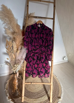 Robe motif noire et rose taille s rétro & icône, marke: Retro & Icone, zustand: Sehr gut, größe: S / 36 / 8, 25,00 €, 26,95 € beinhaltet Vinted-Käuferschutz Pro