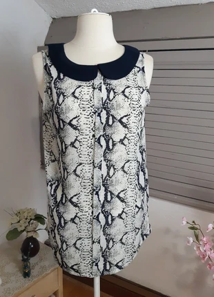 Blouse sans manches effet peau de serpent, col claudine & boutonnage au dos • Grace & Mila • 38, brand: Grace & Mila, condizioni: Ottime, taglia: M / IT 42 / EU 38, €7.00, €8.05 include la Protezione acquisti