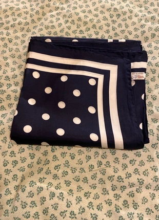 Carré de soie tout neuf, marke: SOIE, zustand: Neu, 8,00 €, 9,10 € inklusive Vinted-Käuferschutz