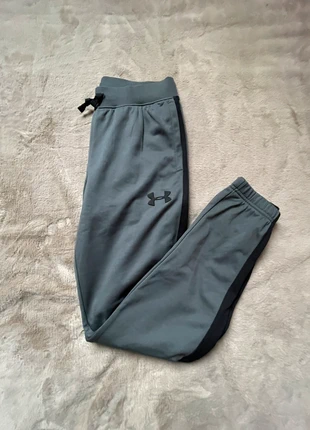 Pantalon under armour, marque: Under Armour, état: Neuf sans étiquette, taille: L, 15,00 €, 16,45 € Protection acheteurs incluse