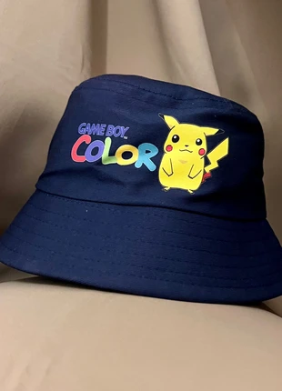 👾 Chapeau bleu 100 % coton Flocage Game Boy Color et Pikachu de 1996 bob uni 100 % coton, brand: Pokémon, condition: New without tags, €30.00, €32.20 includes Buyer Protection