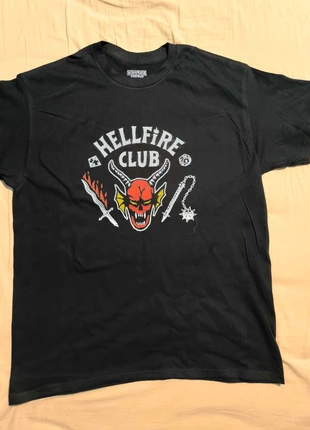 Tee-shirt Hellfire Club Taille L Univers Stranger Things, brand: Stranger Things, condition: New without tags, size: L, €15.99, €17.49 includes Buyer Protection