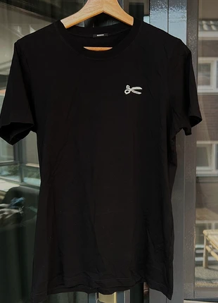 Denham zwart t-shirt met wit logo maat L, merk: Denham, staat: Heel goed, maat: L, € 15,00, € 16,45 inclusief Kopersbescherming