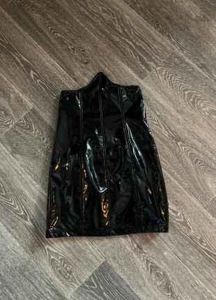 Robe bustier noire en vinyle Shein – effet sexy & audacieux, marke: Shein, zustand: Sehr gut, größe: XS / 34 / 6, 5,00 €, 5,95 € inklusive Vinted-Käuferschutz