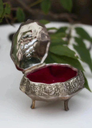 Boite à bijoux, écrin vintage , velours rouge , métal argenté, marque: Vintage, état: Bon état, 18,00 €, 19,60 € Protection acheteurs incluse