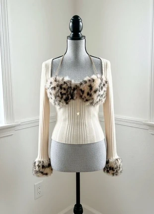 Pull crème côtelé avec détails fausse fourrure léopard et chaîne dorée, marque: Lorya Paris, état: Très bon état, taille: M / 38 / 10, 26,00 €, 28,00 € Protection acheteurs incluse
