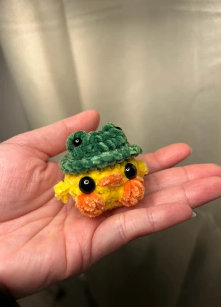 Peluche poussin canard avec chapeau grenouille crochet porte clef, brand: crochet, condition: Very good, size: One size, €5.50, €6.48 includes Buyer Protection
