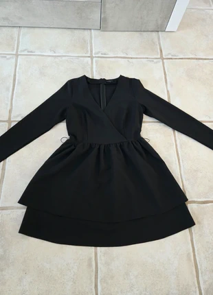 Robe noire taille 38, marque: Mohito, état: Très bon état, taille: M / 38 / 10, 5,00 €, 5,95 € Protection acheteurs incluse