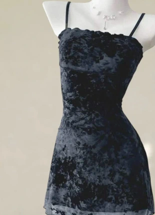 Robe courte en velours noir à fines bretelles – style Y2K minimaliste, marca: Moonrise, estado: Muy bueno, tamaño: S / 36 / 8, 27,50 €, 29,58 € Protección al comprador incluida