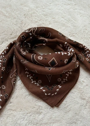 Foulard carré viscose imprimé, marca: Boutique Parisienne, estado: Muito bom, €9.90, €11.10 inclui Proteção do Comprador Pro