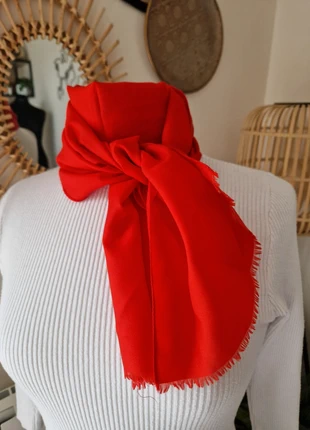 Foulard écharpe vintage rouge vif, merk: Vintage, staat: Heel goed, € 5,00, € 5,95 inclusief Kopersbescherming Pro