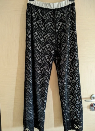 Pantaloni eleganti curvy in pizzo nero con fodera interna panna ed elastico in vita, marca: Curvy, estado: Muito bom, tamanho: Tamanho único, €14.00, €15.40 inclui Proteção do Comprador