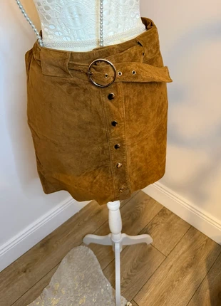 Jupe femme Zara Woman en cuir marron avec ceinture, marque: Zara, état: Très bon état, taille: L / 40 / 12, 30,00 €, 32,20 € Protection acheteurs incluse