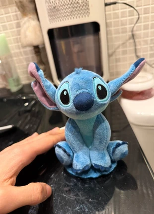 Peluche hombro Stitch, Lilo y Stitch, marque: Disneyland Paris, état: Neuf sans étiquette, taille: Prématuré, jusqu'à 44cm, 11,00 €, 12,25 € Protection acheteurs incluse