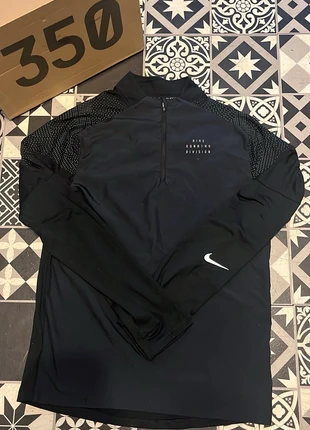 Demi zip Nike running division, marque: Nike, état: Neuf sans étiquette, taille: S, 90,00 €, 95,20 € Protection acheteurs incluse