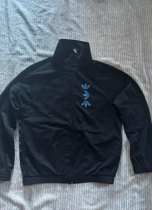 Veste de survêtement adidas en très bon état taille XS Veste 43, marque: adidas, état: Très bon état, taille: XS, 30,00 €, 32,20 € Protection acheteurs incluse