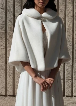 Cape blanche élégante col arrondi, brand: Lunessence, condition: Very good, size: One size, €37.90, €40.50 includes Buyer Protection Pro