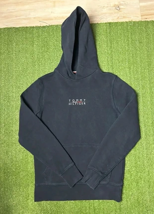 Pull tommy Hilfiger bleu marine en très bon état avec capuche taille s, merk: Tommy Hilfiger, staat: Heel goed, maat: S, € 35,00, € 37,45 inclusief Kopersbescherming Pro
