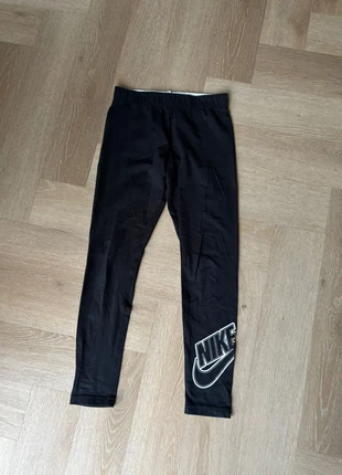 Nike Legging Kids ( Size M ), merk: Nike, staat: Heel goed, maat: M, € 4,95, € 5,90 inclusief Kopersbescherming