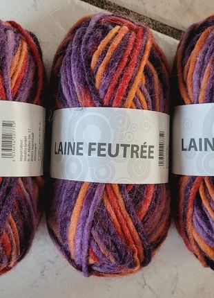 Laine feutrée 3 pelotes, marque: LAINE, état: Neuf avec étiquette, 8,00 €, 9,10 € Protection acheteurs incluse