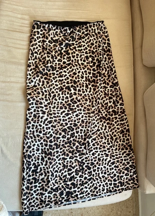 Falda satén Stradivarius, brand: Stradivarius, condizioni: Ottime, taglia: L / IT 44 / EU 40, €4.00, €4.90 include la Protezione acquisti