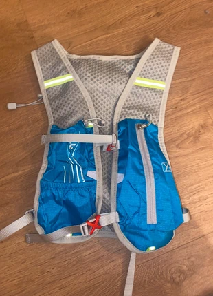 Hardloopvest, merk: luyisaber, staat: Nieuw met prijskaartje, € 15,00, € 16,45 inclusief Kopersbescherming