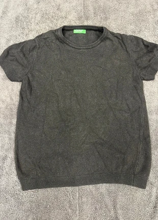 Jersey gris de manga corta United Colors of Benetton talla M, brand: United Colors of Benetton, condizioni: Buone, taglia: M, €10.00, €11.20 include la Protezione acquisti