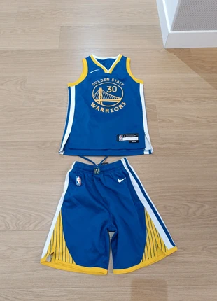 Ensemble de basket, marque: Nike x NBA, état: Très bon état, taille: 10 ans / 140 cm, 30,00 €, 32,20 € Protection acheteurs incluse