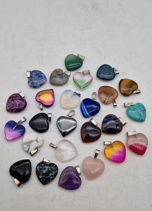 Partij hartjes hangers 25 stuks Bergkristal, rozenkwarts, amethist, tijgeroog, sodaliet, opaliet enz, marca: merkloos, estado: Novo com etiquetas, €12.95, €14.30 inclui Proteção do Comprador Pro