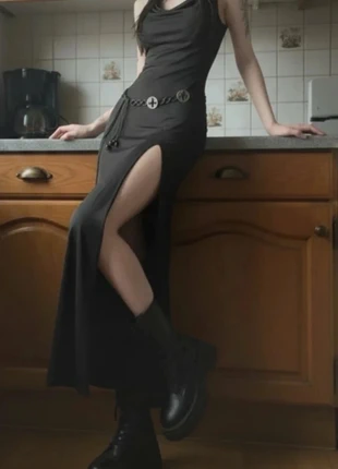 Robe Maxi Gothique Noire à Capuche - Ourlet Fendu Côté, marque: gothui, état: Très bon état, taille: S / 36 / 8, 39,99 €, 42,69 € Protection acheteurs incluse