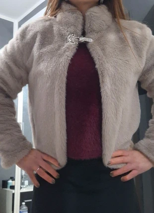 Elegant casual cappottino in pelliccia sintetica con strass, brand: Made In Italy, condizioni: Ottime, taglia: Taglia unica, €12.99, €14.34 include la Protezione acquisti