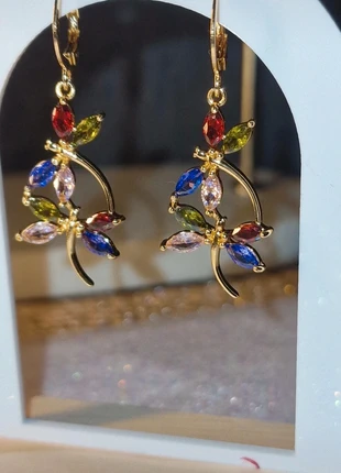 Adorables boucles d’oreilles plaquées Or serties de cristaux, merk: Swarovski éléments type, staat: Nieuw zonder prijskaartje, € 17,50, € 19,08 inclusief Kopersbescherming